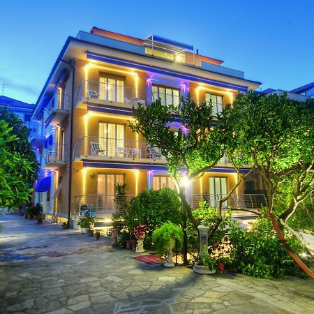 Hotel Villa Delibera Varazze Exteriör bild