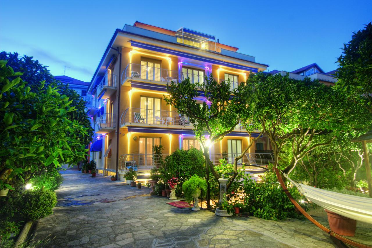 Hotel Villa Delibera Varazze Exteriör bild