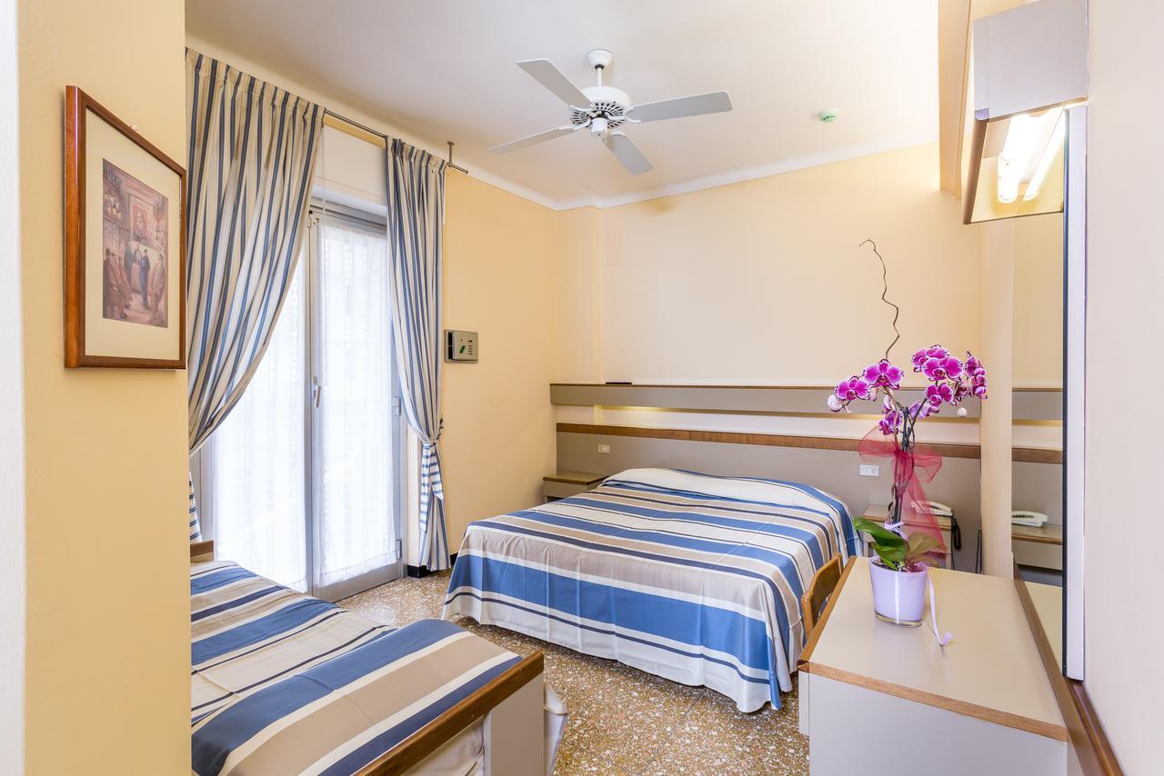 Hotel Villa Delibera Varazze Rum bild